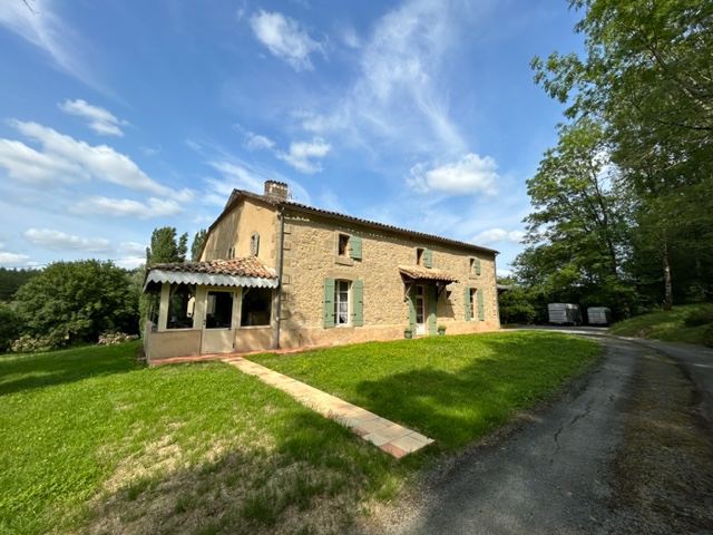 An interesting property offering large grounds in quiet Lot et Garonne countryside